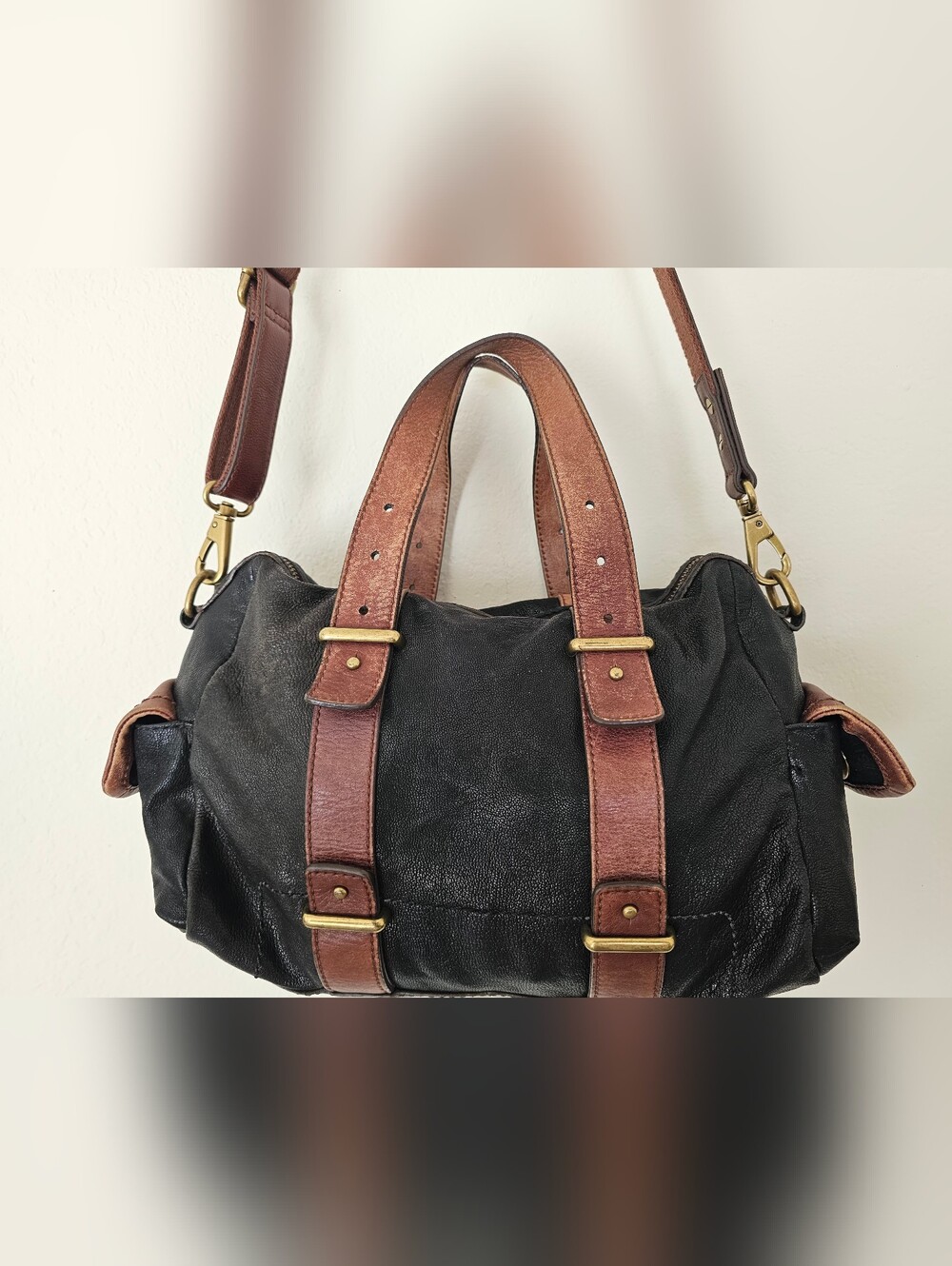 Vintage Fossil  Brand Black Crossbody Bag with Brown Straps - Picture 2 of 8
